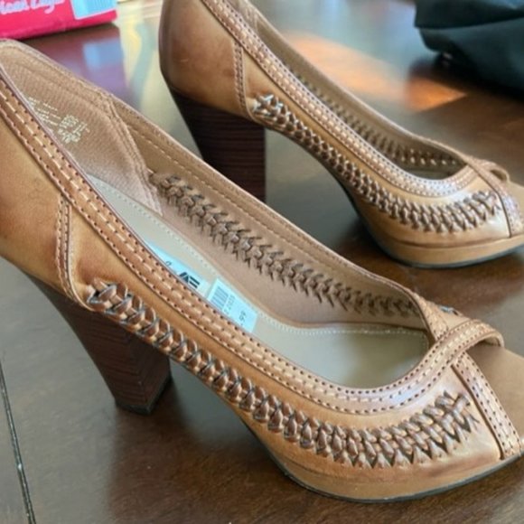 American Eagle Weave Heels - Picture 1 of 6